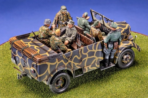 35139  MI.   Немецкий автомобиль Kfz.70 MB L1500A 4x4 с экипажем" (6 фигур)