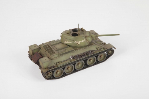 3689     З.    Советский средний танк Т-34/76 обр. 1943 г УЗТМ