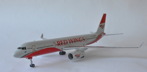 7023    З.     Советский пассажирский авиалайнер "Ту-204-100"