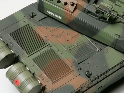 35362    Т.    Французский основной боевой танк "ЛЕКЛЕРК" AMX-56 и одна фигура.