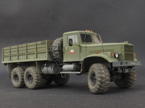805    R.   Советский грузовой автомобиль КрАЗ-255B