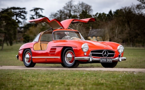3612     I.    Немецкий спортивный автомобиль Mersedes-Benz 300 SL Gullwing.