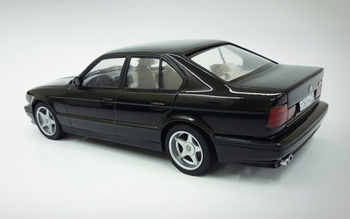 126739     FU.    Немецкий легковой автомобиль BMW M5 Е34.