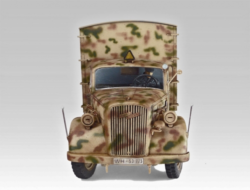 368     I.     Немецкий автомобиль с радиостанцией "Opel Blitz".