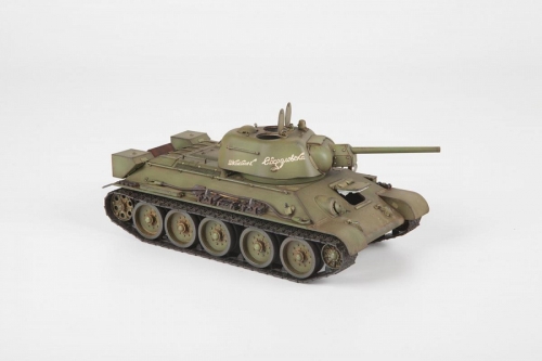 3689     З.    Советский средний танк Т-34/76 обр. 1943 г УЗТМ