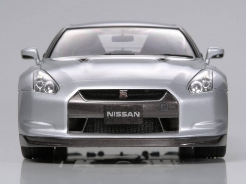 24300     T.    Японский автомобиль спорткар "Nissan" GT-R.