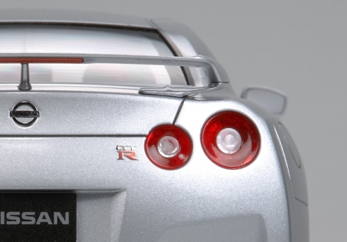 24300     T.    Японский автомобиль спорткар "Nissan" GT-R.