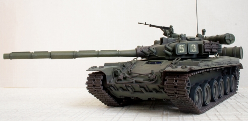 3590      З.     Советский танк Т-80Б