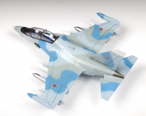 7307    З.    Российский учебно-боевой самолет Як-130