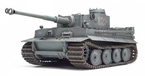 30611      Т.     Немецкий тяжелый танк "Tiger" I Е с внутренней деталировкой и три фигуры.