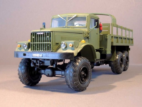 805    R.   Советский грузовой автомобиль КрАЗ-255B