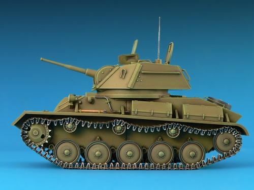 35243    Mi.   Советский легкий танк Т-80 с экипажем 5 фигур.