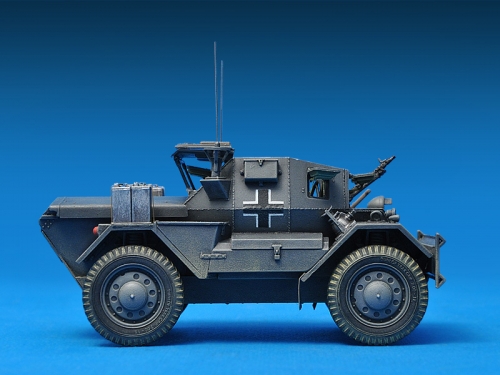 35074   Mi.   Британский разведывательный автомобиль Динго Mk.II с экипажем(2 фигуры) Pz.Kmpf. Mk.I 202(e)