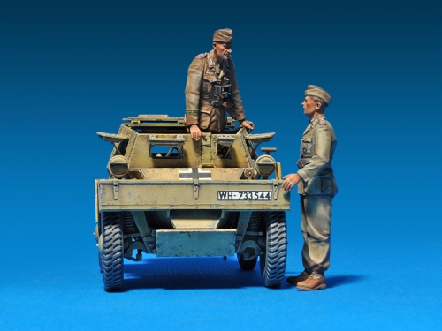 35082    MI.   Британский бронеавтомобиль в немецкой армии PZ.KMPF.MK.I 202 с экипажем (3 фигуры)