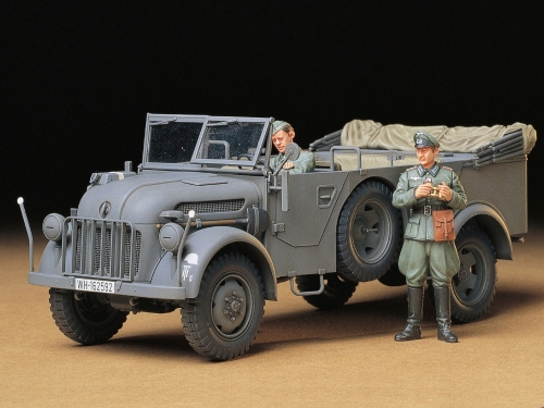 35225    Т.   Немецкий полуторатонный полноприводный автомобиль Steyr Type 1500A/01 с двумя фигурами.