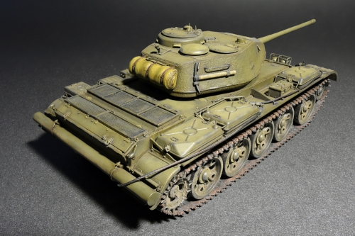 37002     Mi.    Советский средний танк "T-44M" с полным внутренним интерьером.