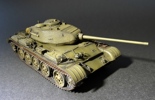 37002     Mi.    Советский средний танк "T-44M" с полным внутренним интерьером.