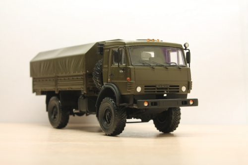 1304    AV.   Российский автомобиль КАМАЗ-4350 4x4 Мустанг