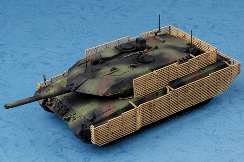 82458     НВ.   Канадский танк Leopard 2A6M.