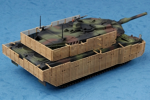 82458     НВ.   Канадский танк Leopard 2A6M.