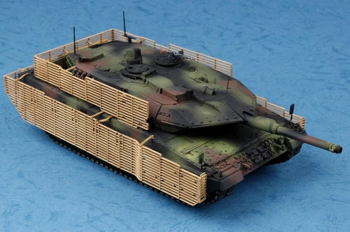 82458     НВ.   Канадский танк Leopard 2A6M.