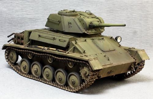 35243    Mi.   Советский легкий танк Т-80 с экипажем 5 фигур.