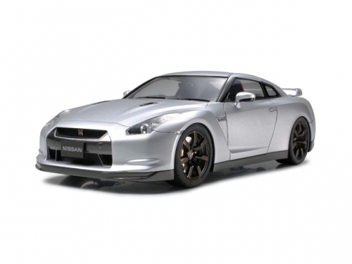 24300     T.    Японский автомобиль спорткар "Nissan" GT-R.