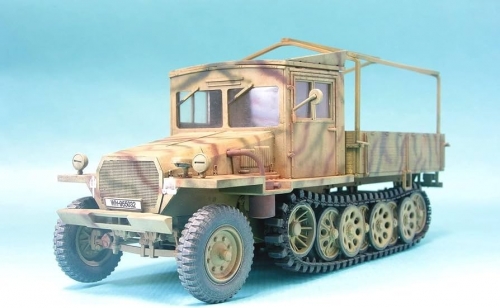AF35047    AF.   Немецкий полугусеничный тягач  3 Ton Half-Track Sd.Kfz.11 поздний выпуск.