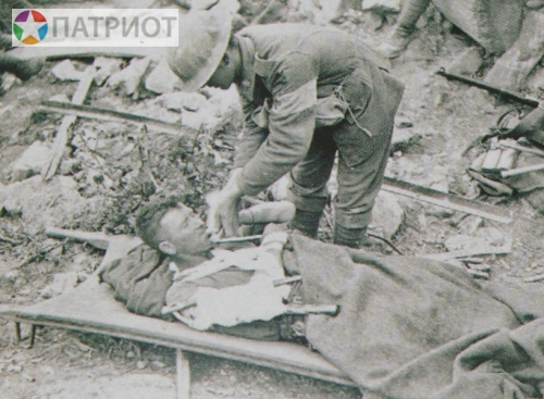 6228  З.  Британские санитары 1939-1942 г. (4 окрашенных фигуры)