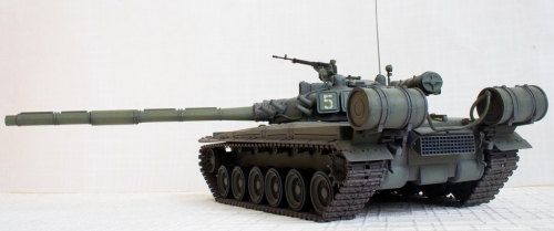 3590      З.     Советский танк Т-80Б