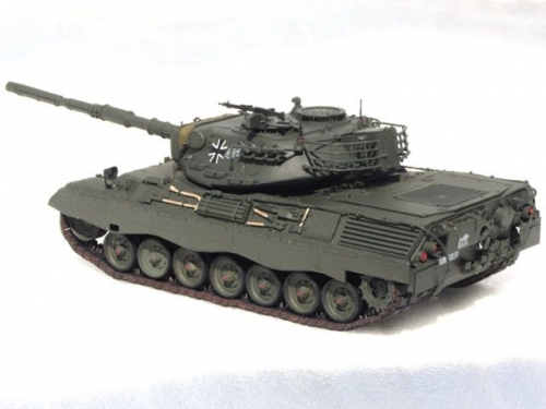 374    I.    Немецкий средний боевой танк Leopard 1 A2.