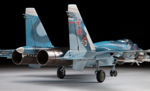 7297   З.   Российский палубный истребитель "СУ-33"