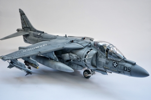 81804     HB.    Американский штурмовик вертикального взлёта и посадки AV-8B Harrier II.