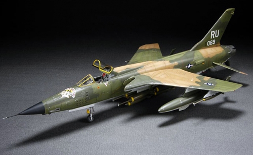 02201  Тр.  Американский истребитель-бомбардировщик  F105D Thunderchief