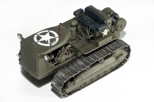35225     МI.    "Американский трактор "CATERPILLAR" с лебедкой и экипажем 3 фигуры.                                                                                                                                                                           