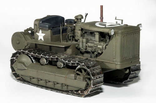 35225     МI.    "Американский трактор "CATERPILLAR" с лебедкой и экипажем 3 фигуры.                                                                                                                                                                           
