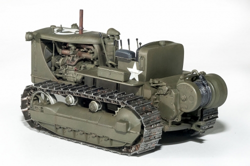 35225     МI.    "Американский трактор "CATERPILLAR" с лебедкой и экипажем 3 фигуры.                                                                                                                                                                           