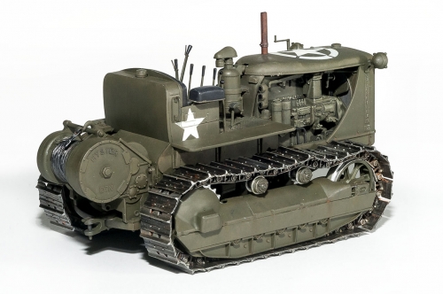 35225     МI.    "Американский трактор "CATERPILLAR" с лебедкой и экипажем 3 фигуры.                                                                                                                                                                           