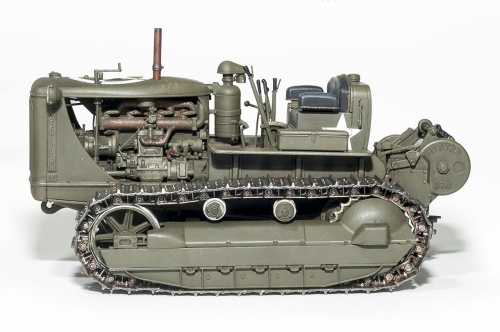35225     МI.    "Американский трактор "CATERPILLAR" с лебедкой и экипажем 3 фигуры.                                                                                                                                                                           
