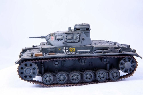 9040    Д.   Немецкий средний танк PZ.KPFW.III AUSF.E.