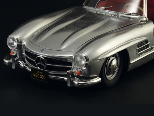 3612     I.    Немецкий спортивный автомобиль Mersedes-Benz 300 SL Gullwing.