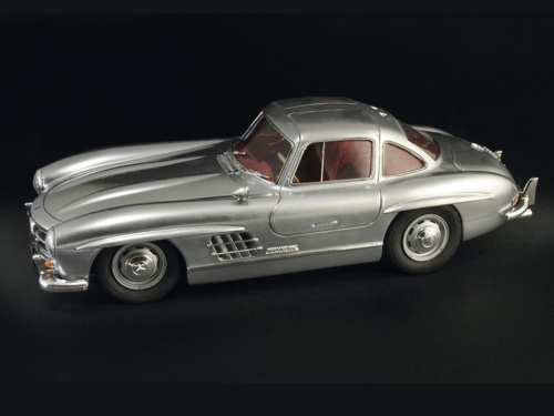 3612     I.    Немецкий спортивный автомобиль Mersedes-Benz 300 SL Gullwing.