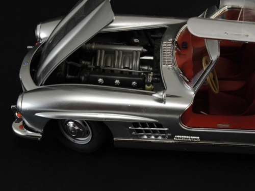 3612     I.    Немецкий спортивный автомобиль Mersedes-Benz 300 SL Gullwing.
