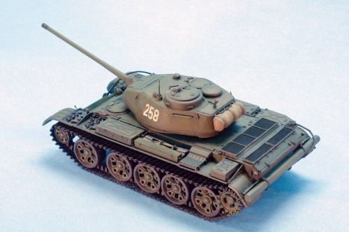 37002     Mi.    Советский средний танк "T-44M" с полным внутренним интерьером.