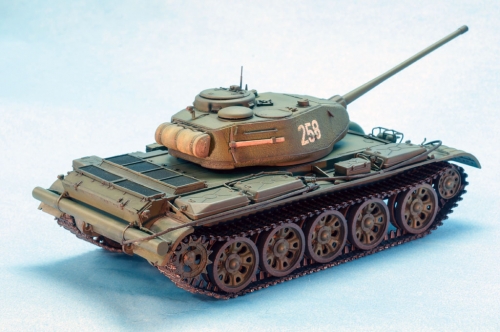 37002     Mi.    Советский средний танк "T-44M" с полным внутренним интерьером.