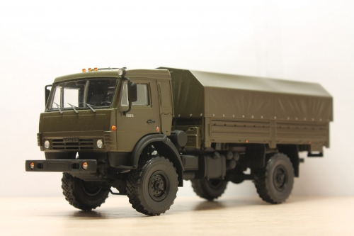 1304    AV.   Российский автомобиль КАМАЗ-4350 4x4 Мустанг