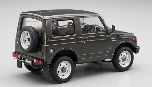 21122    Ha.    Японский полноприводный мини-внедорожник "Suzuki Jimny" (JA11-5).
