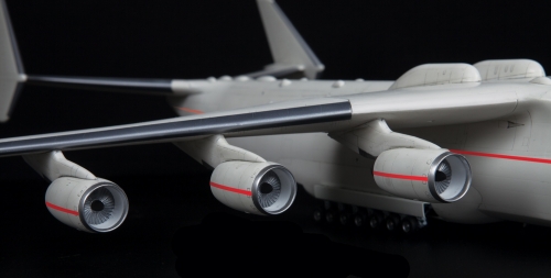 7035     З.     Советский транспортный самолет Ан-225 (Мрия)