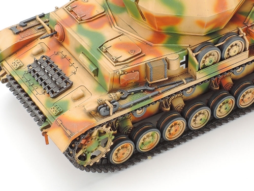 35233    T.    Немецкая зенитная установка Flakpanzer IV "Wirbelwind"и 4 фигуры.