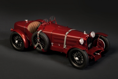 4708     И.     Итальянский гоночный автомобиль "ALFA ROMEO" 8C 2300.